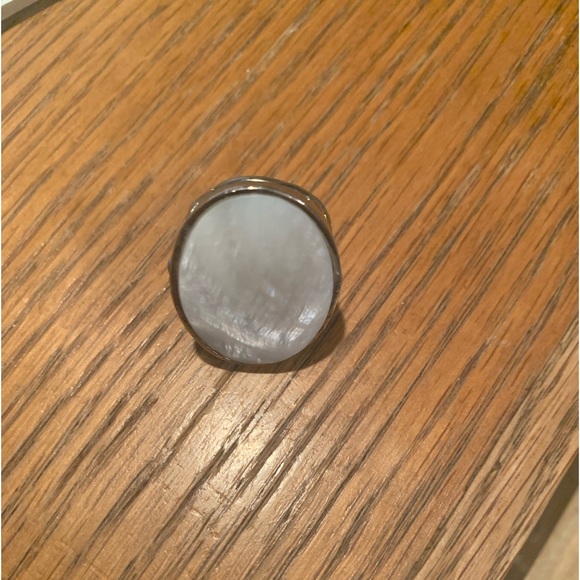 MOTHER OF PEARL RING - Picture 3 of 4